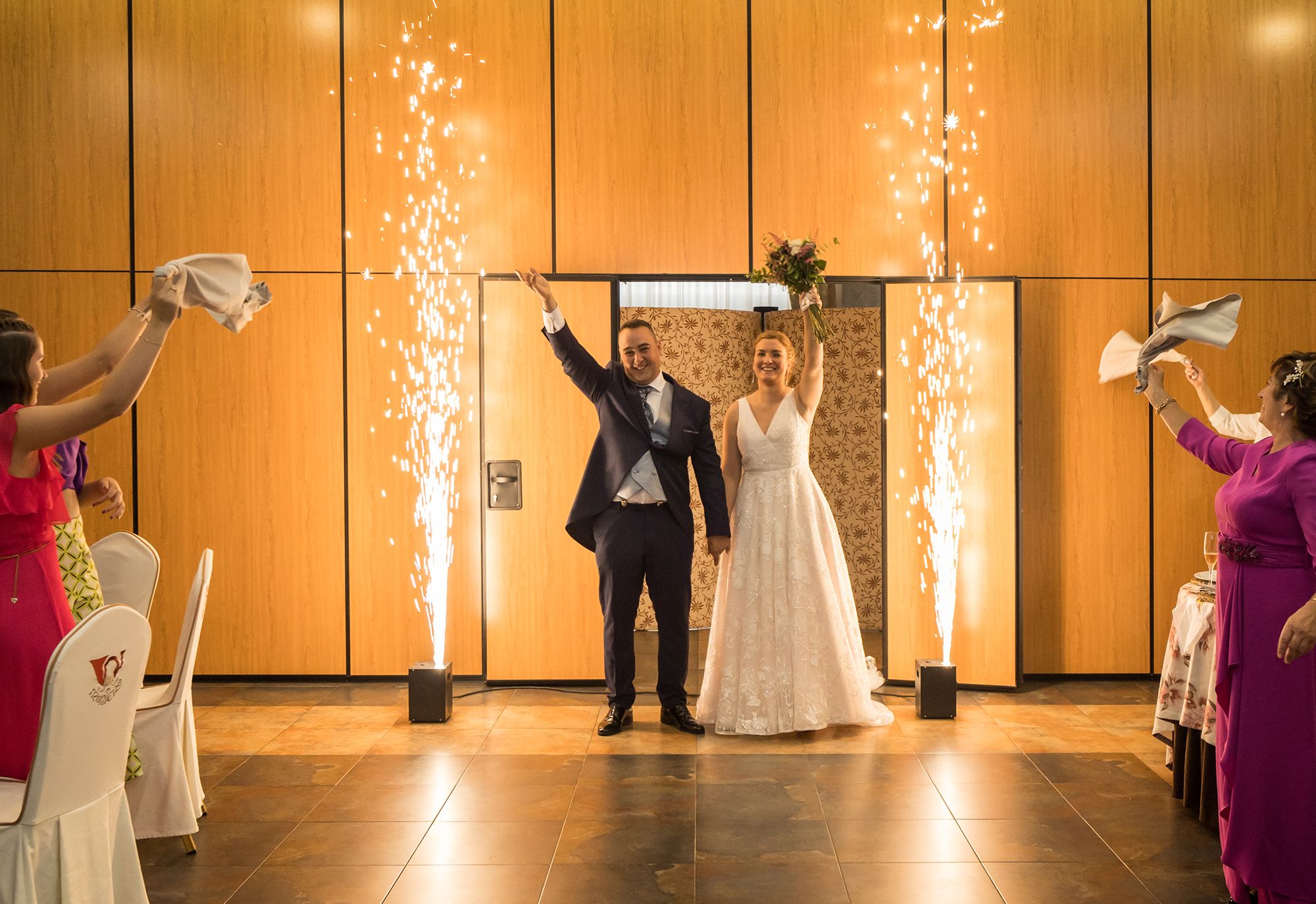 Entrada de los novios al salón