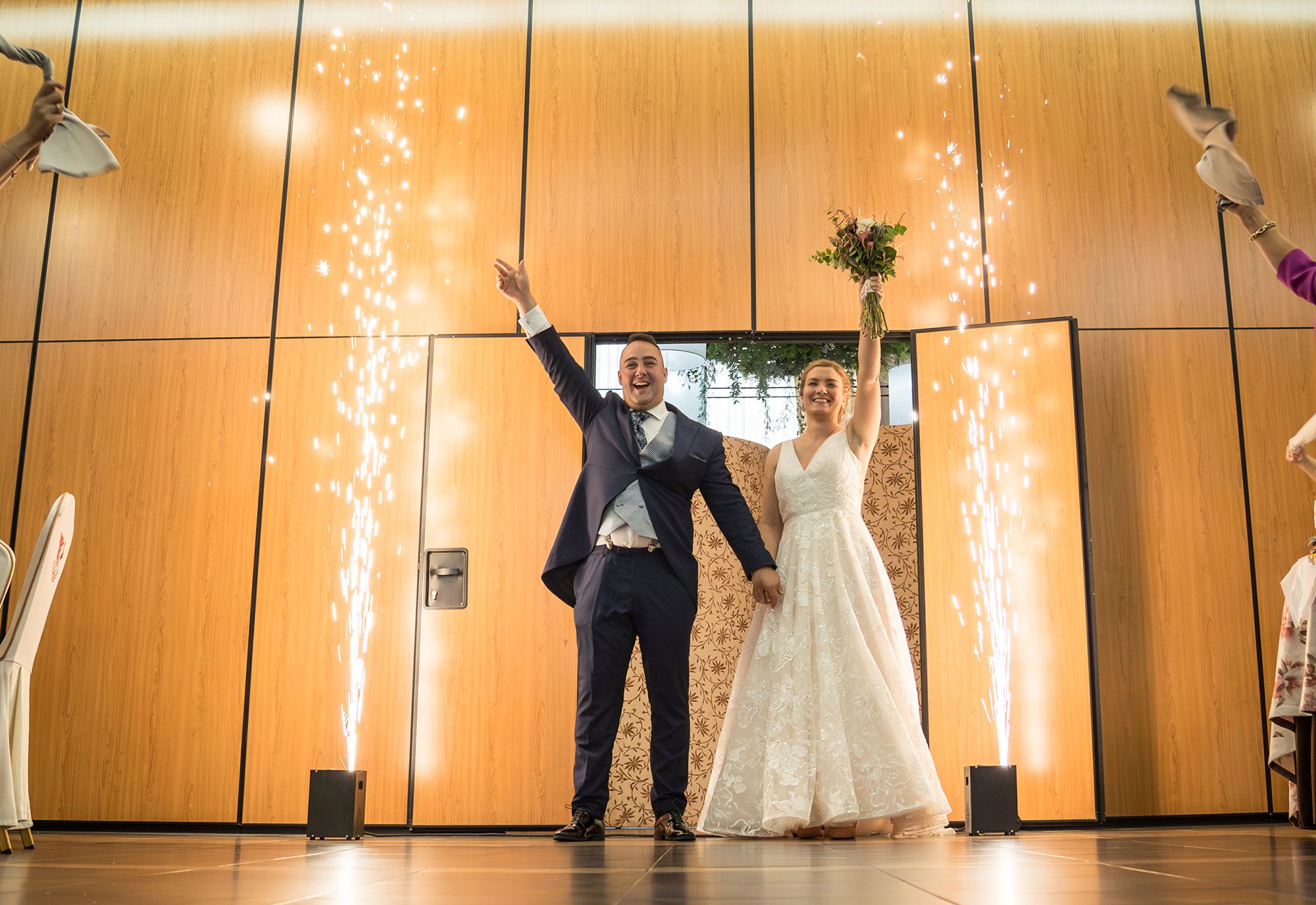 Entrada de los novios al salón
